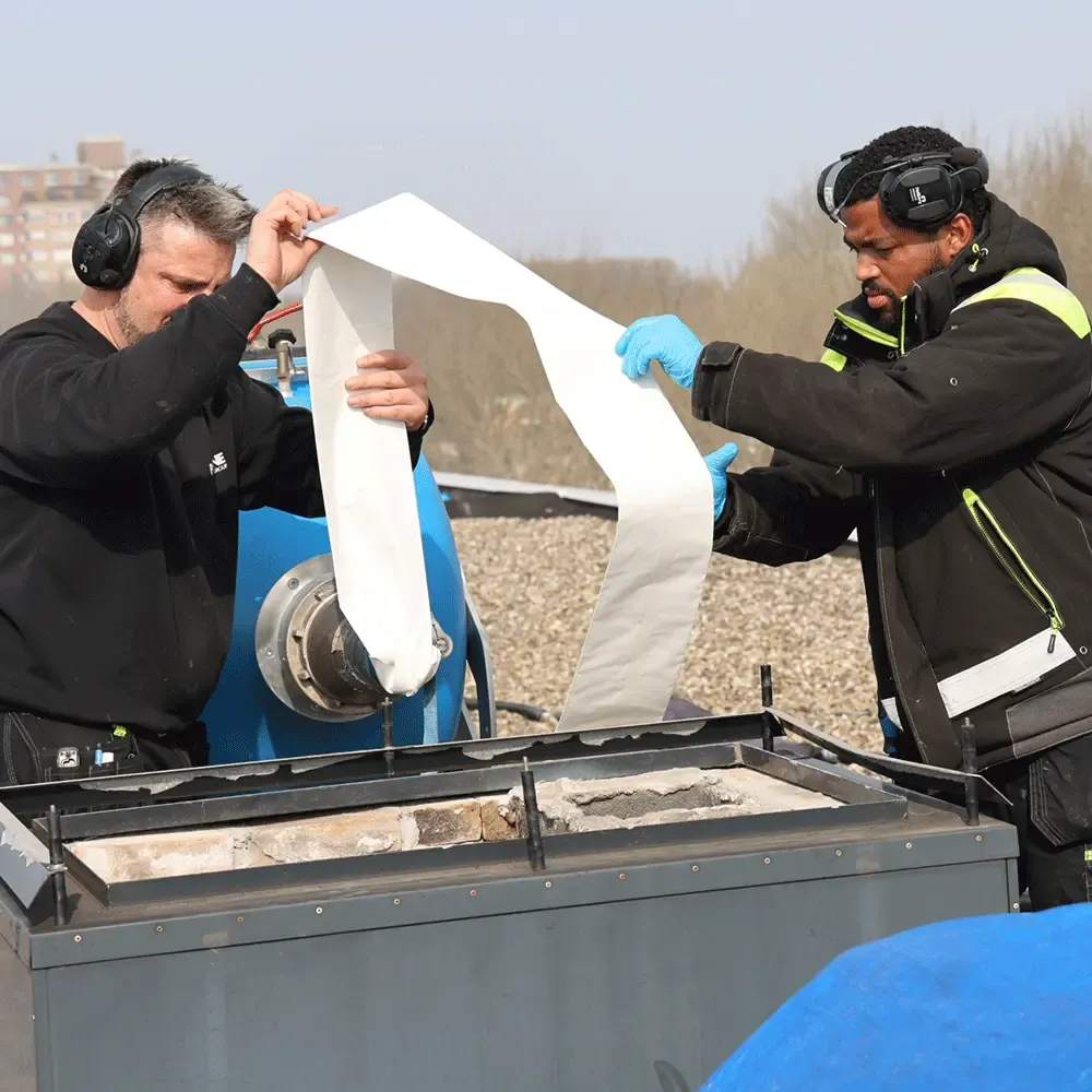 aanbrengen van kous rioolwerk proline.
